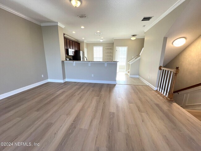 Building Photo - 4462 Ellipse Dr