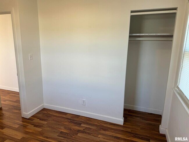 Building Photo - 3741 Keota Ave