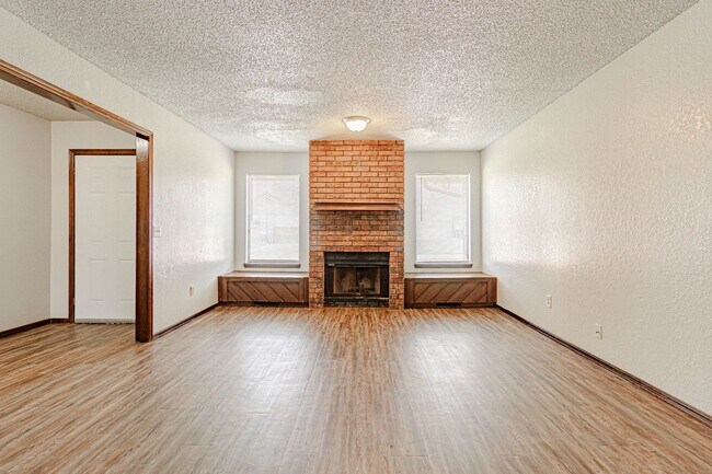 Building Photo - 3 Bed 2 Bath in OKC!