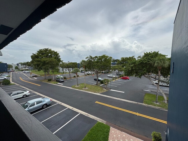 Building Photo - 7797 Golf Cir Dr