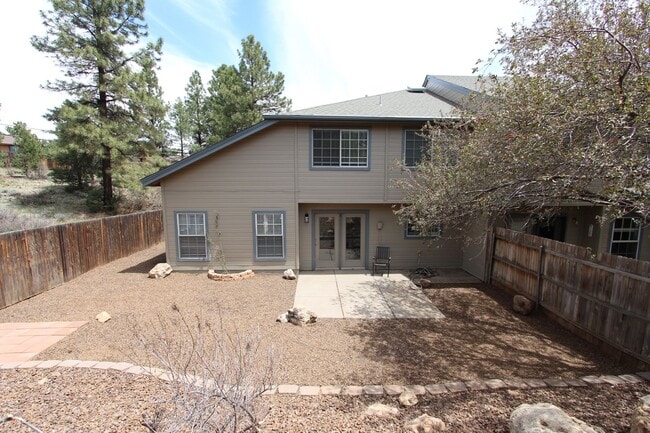Building Photo - $500 Move-In Special | Spacious End-Unit Townhome in Village at Elk Run