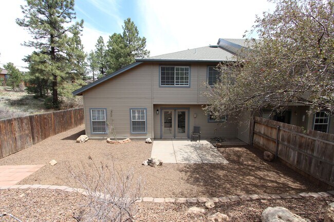 Building Photo - Remodeled End-Unit Townhome @ Village at Elk Run | 3 Bed, 2.5 Bath + 2-Car Garage