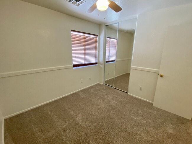 Building Photo - MOVE IN SPECIAL 3 Bed 2 Bath Corner Lot