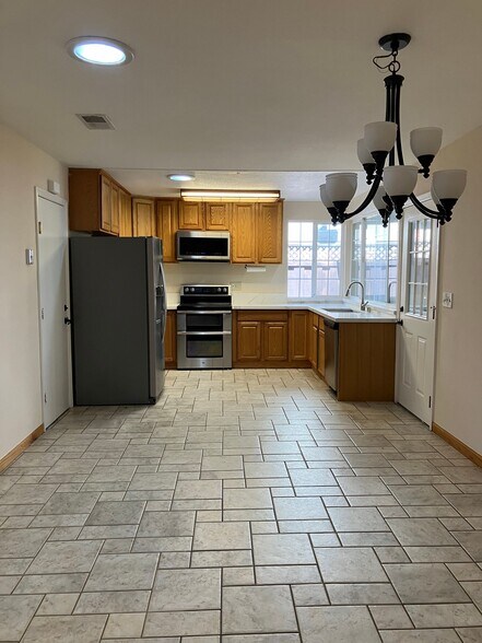 Building Photo - 5830 Cohasset Way