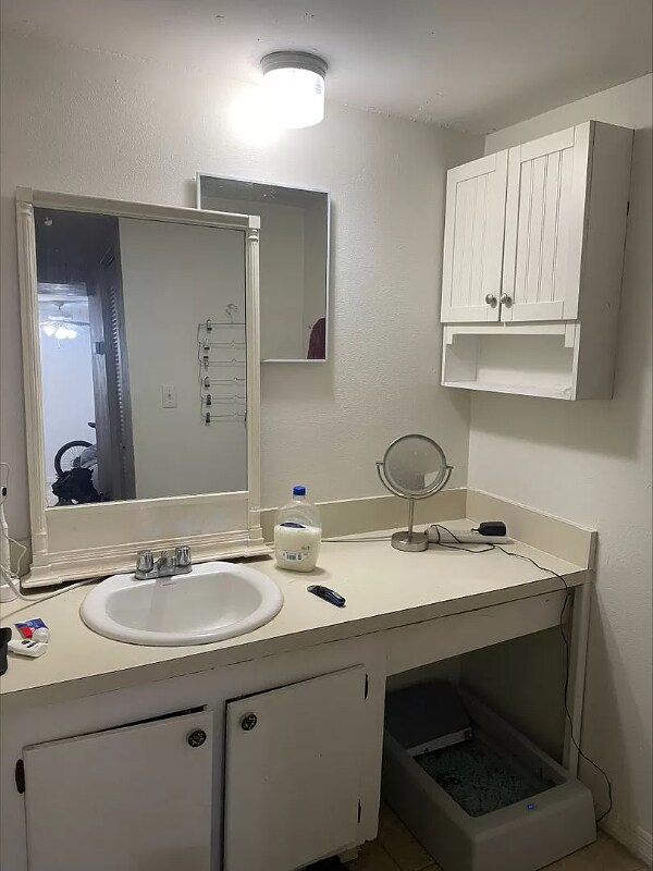 Building Photo - 2811 SW Archer Rd