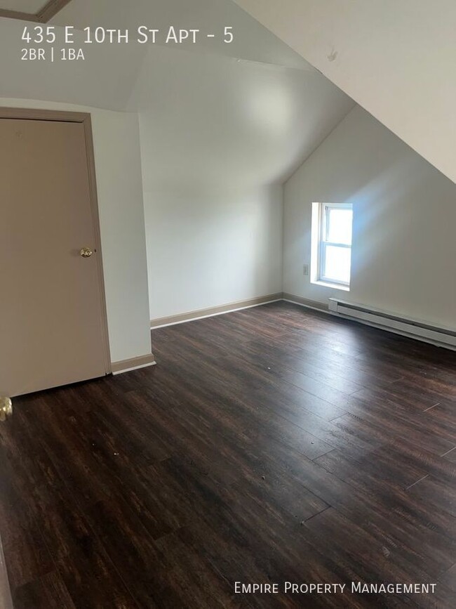 Building Photo - 2 bed, 1 bath Northampton (2nd & 3rd Floor...