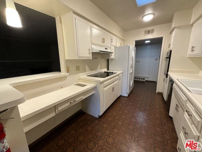 Building Photo - 46165 Burroweed Ln