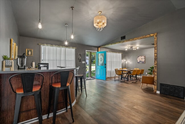 Building Photo - 2001 N 61st Ave