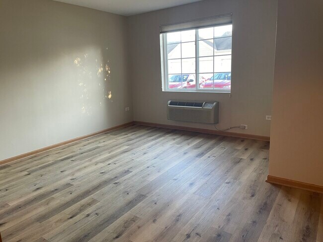 Building Photo - 801 Silverstone Dr