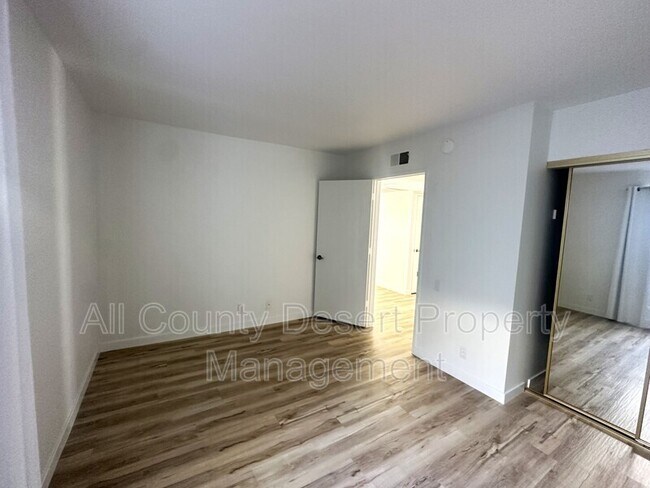 Building Photo - 1675 N Fairway Cir E