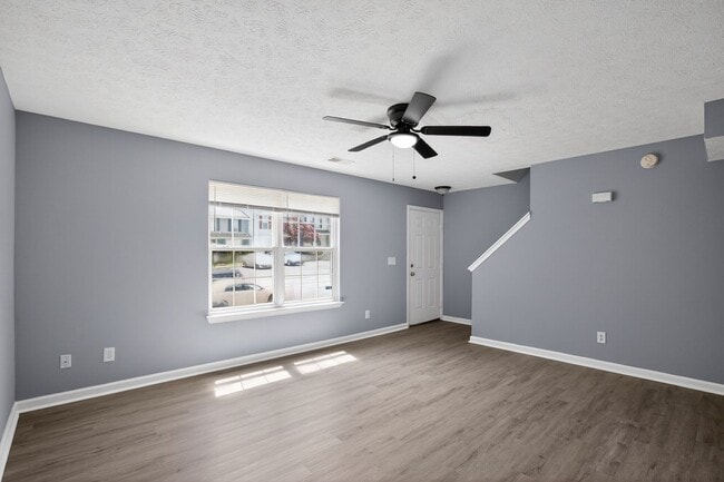 Building Photo - 3 Bedroom Townhouse King George