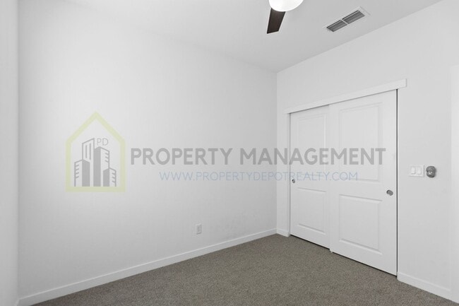 Building Photo - For Rent: Stylish 3-Bedroom Townhouse with...