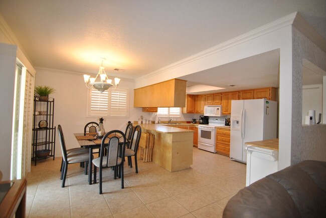 Building Photo - Furnished 3 Bed 2 Bath POOL Home!! Long Te...