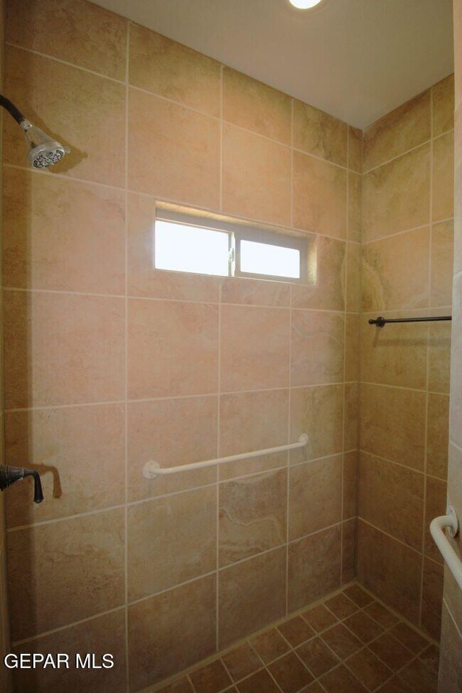 Building Photo - 3900 Loma Cortez Dr