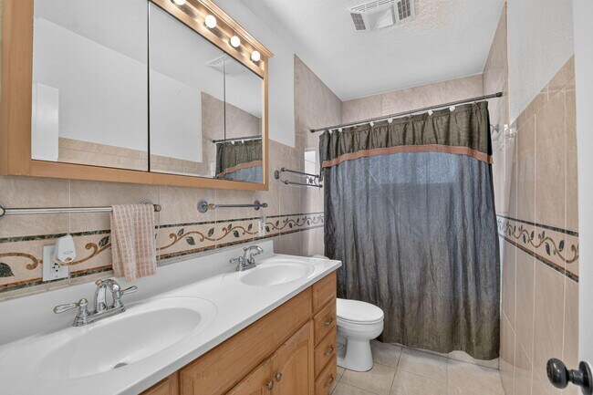 Building Photo - 111 Vassar Dr