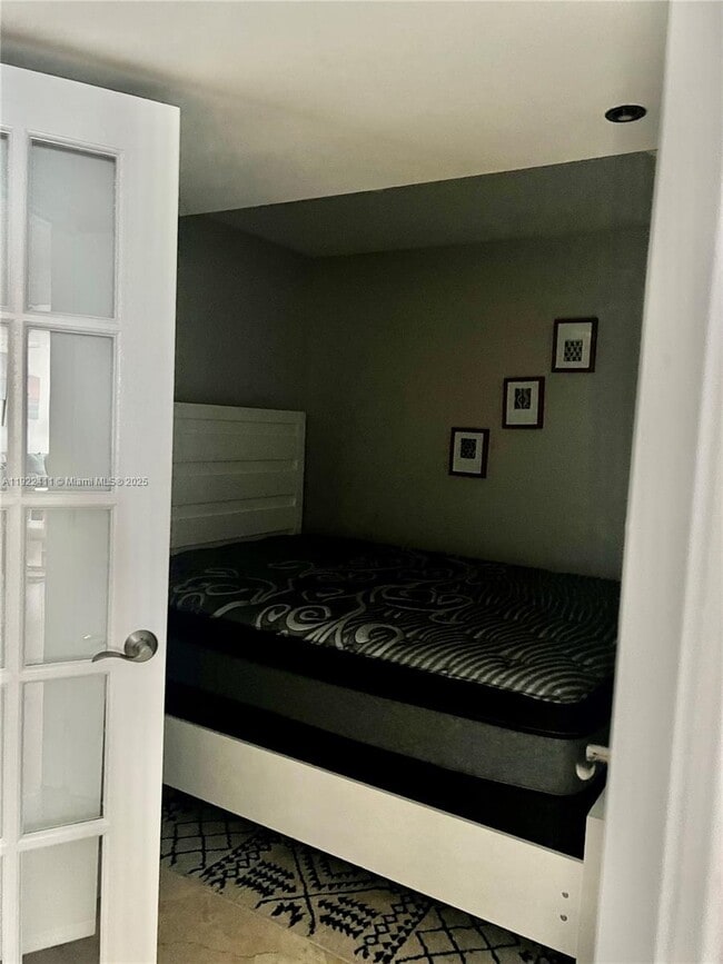 Building Photo - 1717 N Bayshore Dr