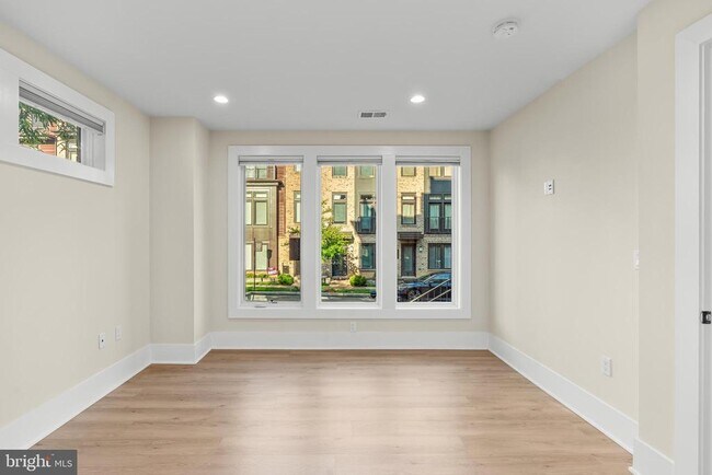 Building Photo - 158 Winsome Cir