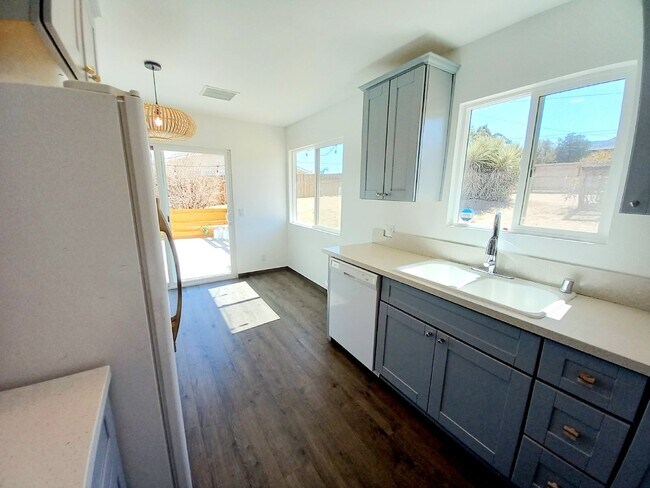 Building Photo - Fantastic Rental Opportunity in South Josh...