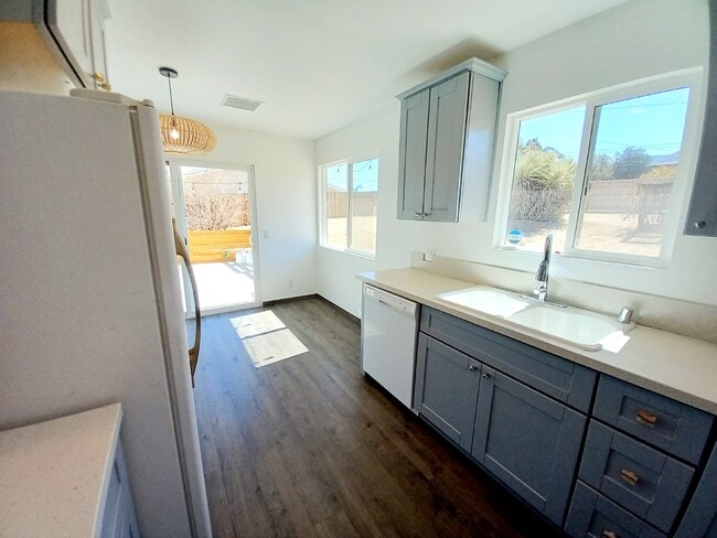 Building Photo - Fantastic Rental Opportunity in South Joshua Tree!