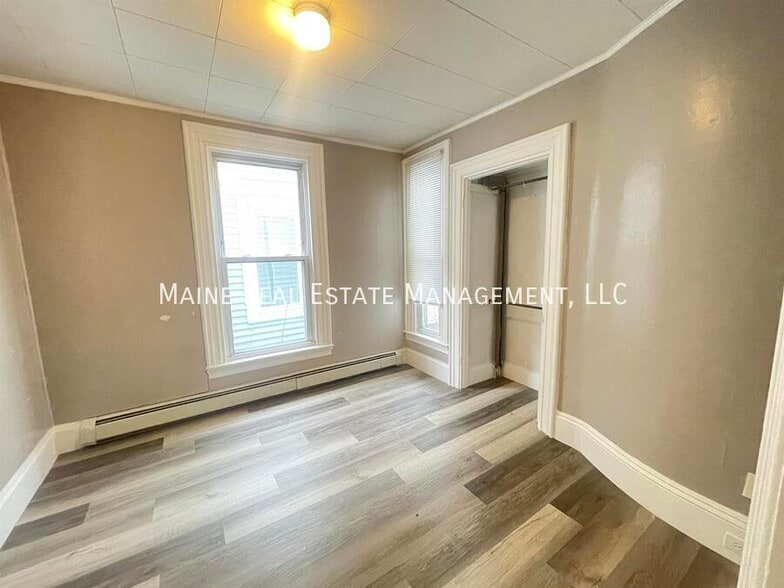 Building Photo - 59 Elm St