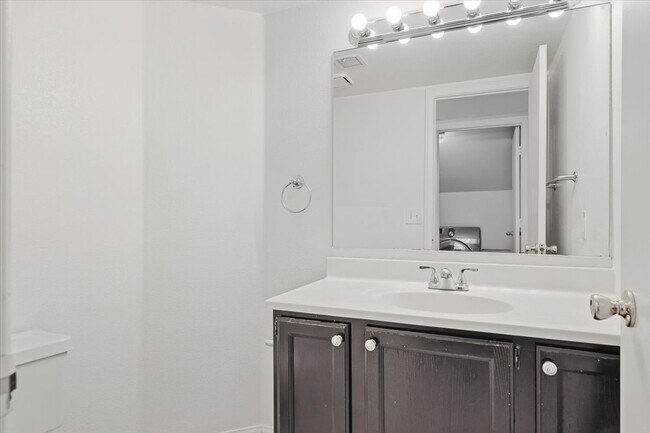 Building Photo - 2408 Sage Pointe Cir