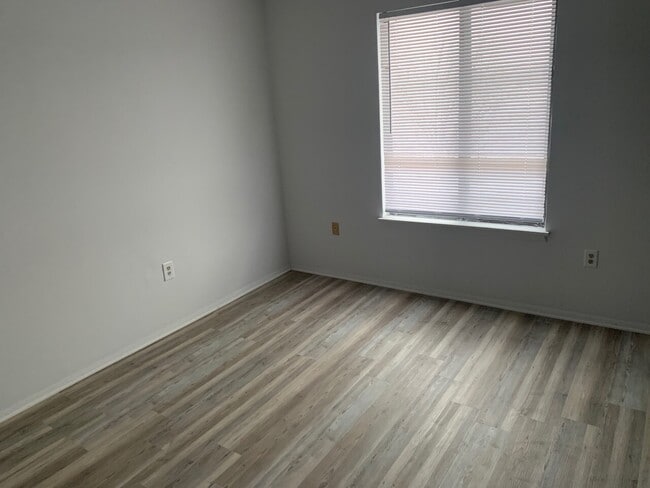 Building Photo - Country Acres