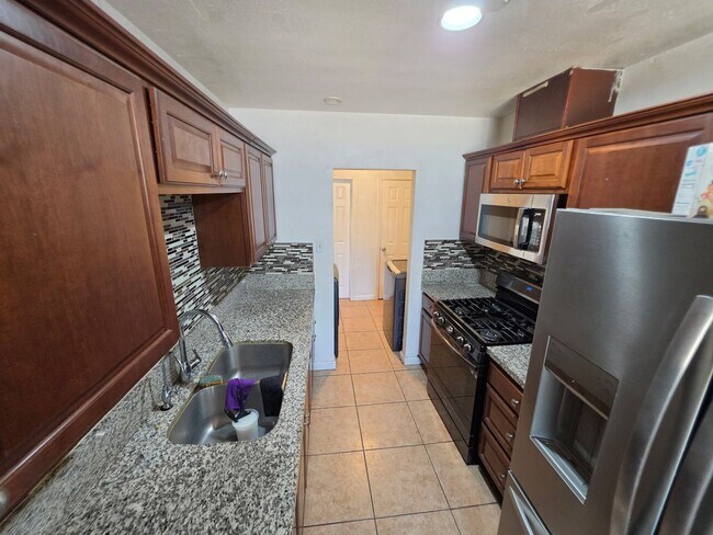 Building Photo - 1225 Castaic Ave