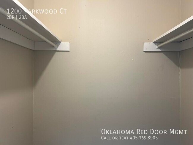 Building Photo - 1200 Parkwood Ct