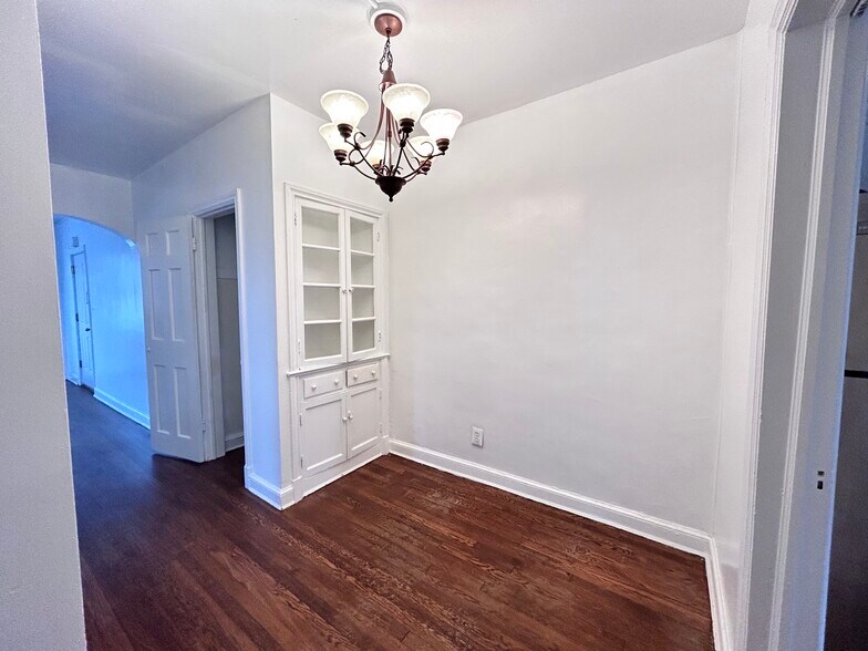 Building Photo - 4034 Calvert St NW