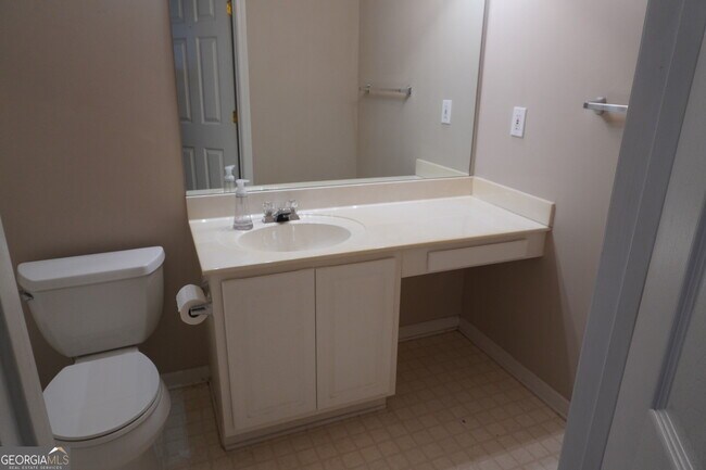 Building Photo - 71 Highoak Dr