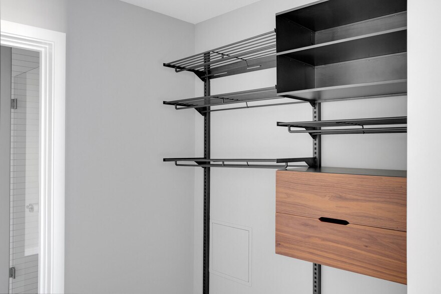 Building Photo - 210 Wall St