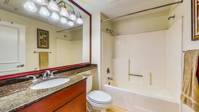 Building Photo - "Chic Las Vegas Condo Oasis: 1-Bedroom Gem...