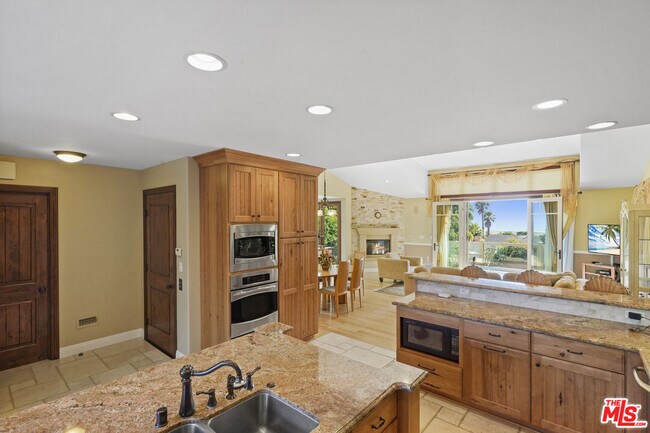 Building Photo - 7322 Birdview Ave