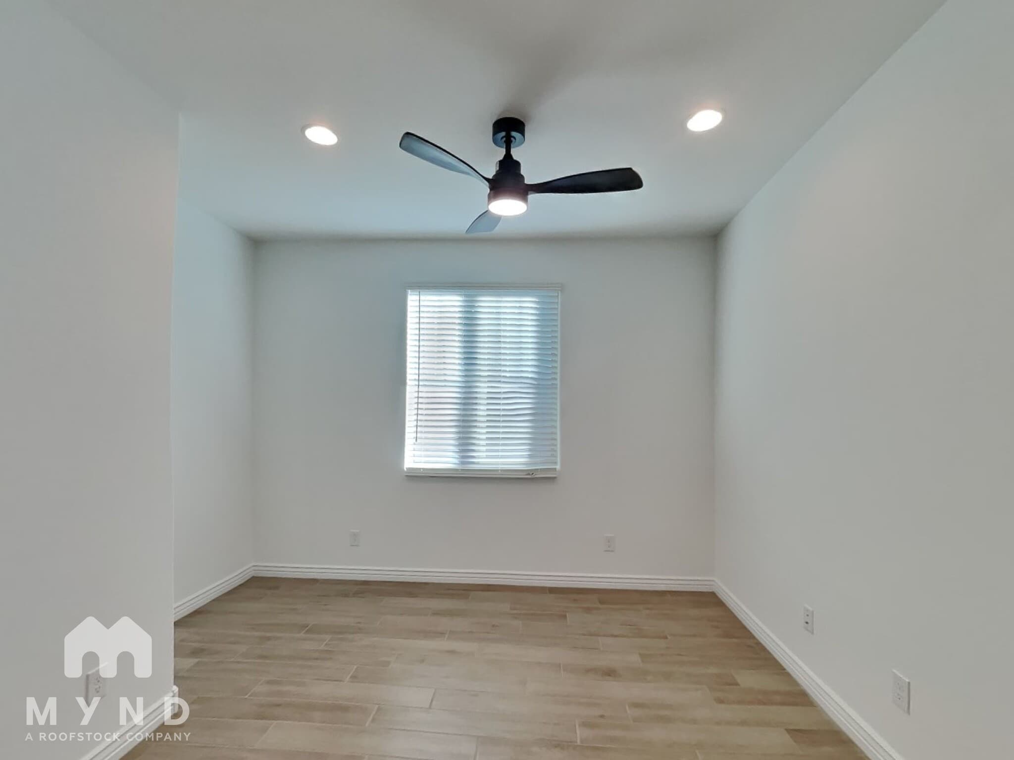 Building Photo - 9959 W Whitton Ave