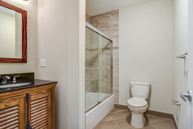 Building Photo - 744 Westfield Ave