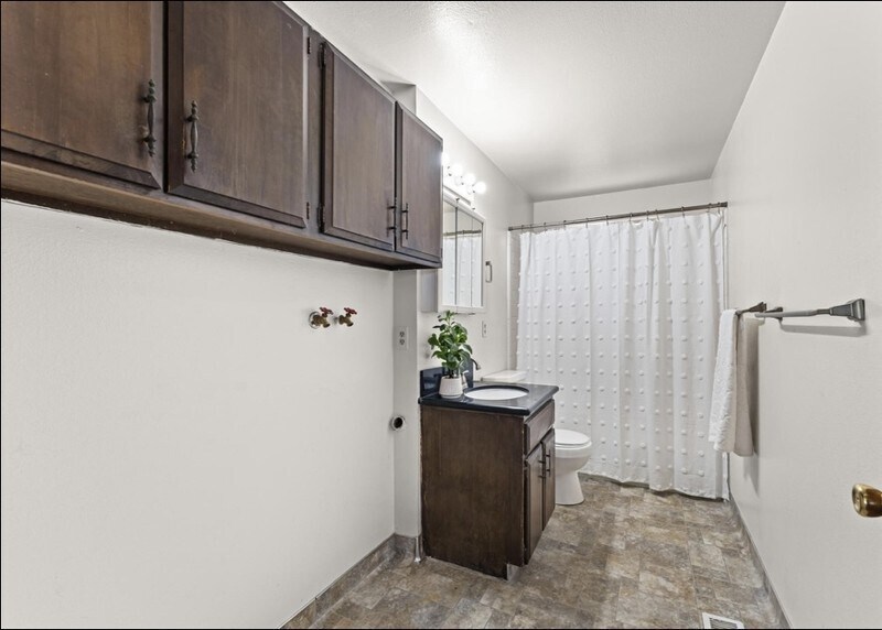 Building Photo - 650 E 200 N