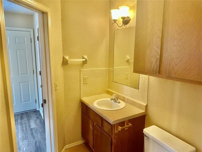 Building Photo - 1909 Cypress Pl