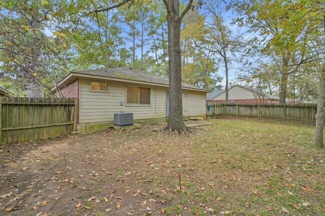 Building Photo - 318 Paradise Ln