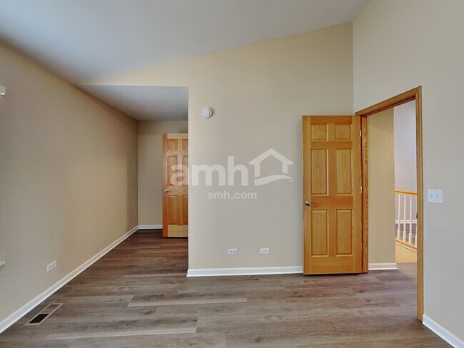 Building Photo - 1440 Summerhill Dr