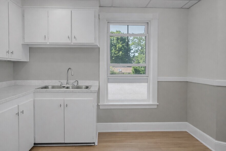 Building Photo - 280 Main St