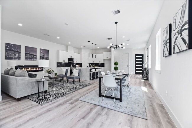 Building Photo - 7210 England St