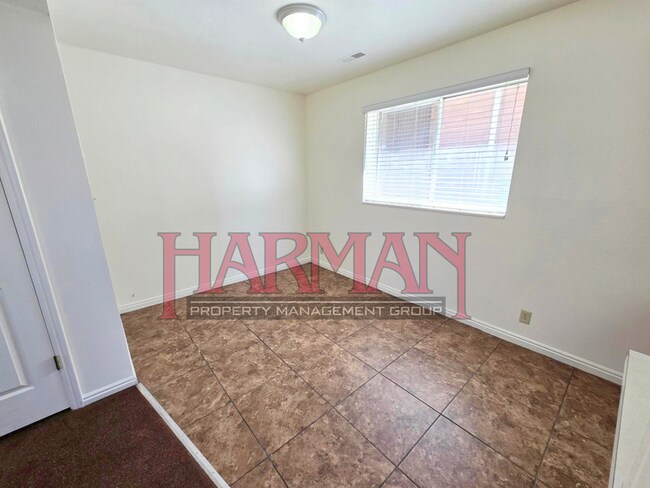 Building Photo - 699 600 W