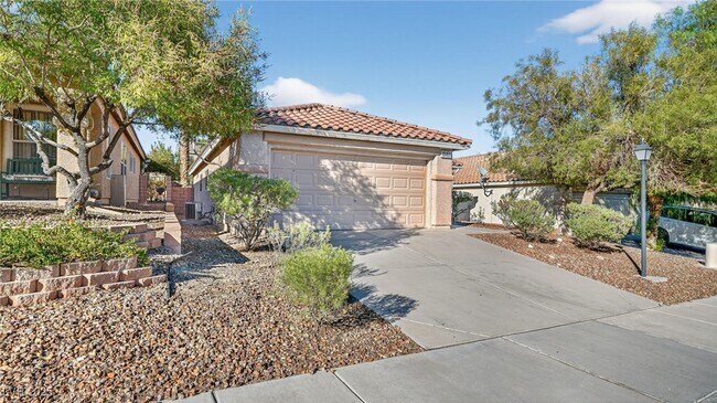 Building Photo - 10460 Wellington Manor Ave