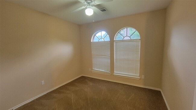 Building Photo - 3335 Lakeland Gardens Dr