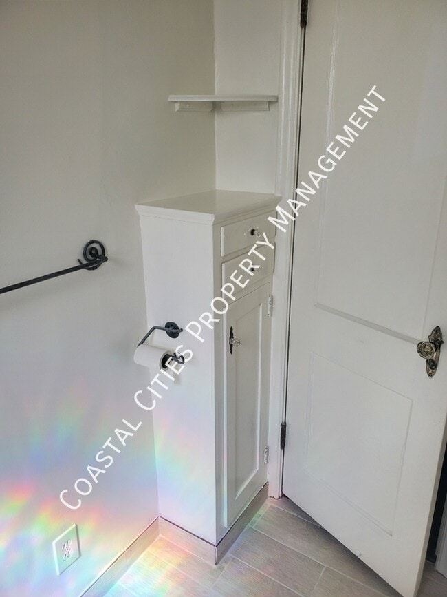 Building Photo - 185 Savona Walk