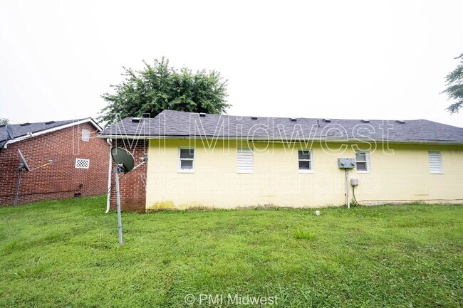 Building Photo - 2142 U.S. Hwy 40