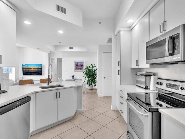 Building Photo - 801 S Olive Ave