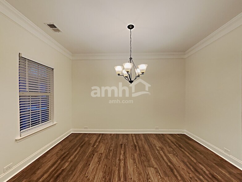 Building Photo - 6170 Oriole Ln