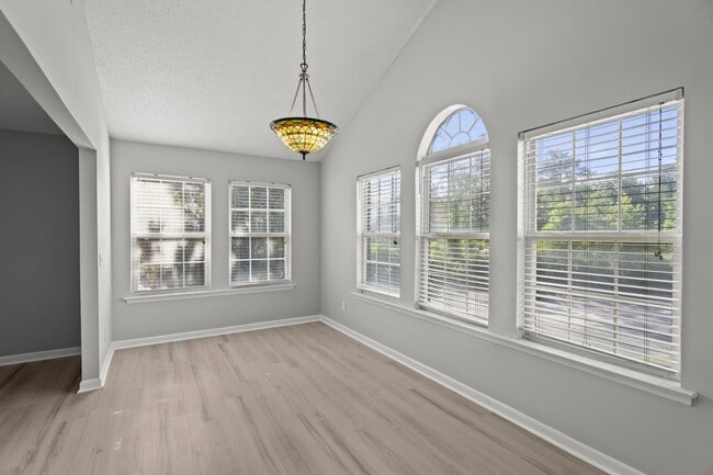 Building Photo - 2113 Sanderling Dr