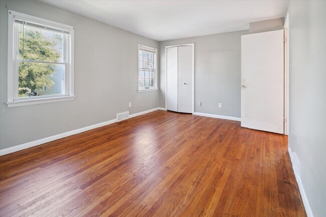 Building Photo - 1349 W 87th St